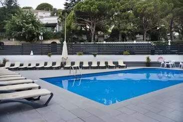 夏日酒店 - 卡莱利亚