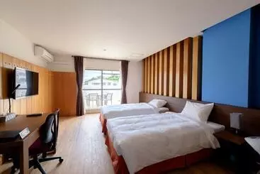 Hiyagunlanairesort - Yomitan