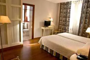 Indiana Llanes - Llanes