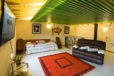 Casa Del Cerro Es Una Singular Casa Rural De Fácil Acceso - Navatejares