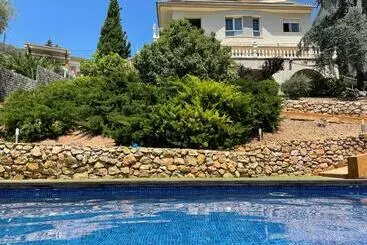 Casa Con Piscina Y Vistas En Vallirana/barcelona - Vallirana