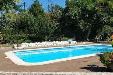 Piso Independiente En Casa Con Jardín, Piscina Y Barbacoa Privados - Vilaboa
