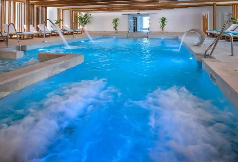 Mediterraneo Bay Hotel & Resort