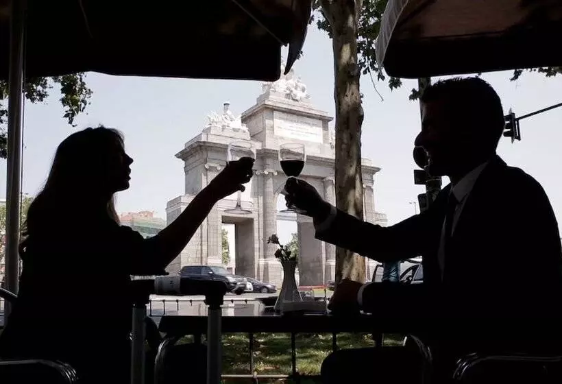 Fotos del hotel Puerta De Toledo:  13