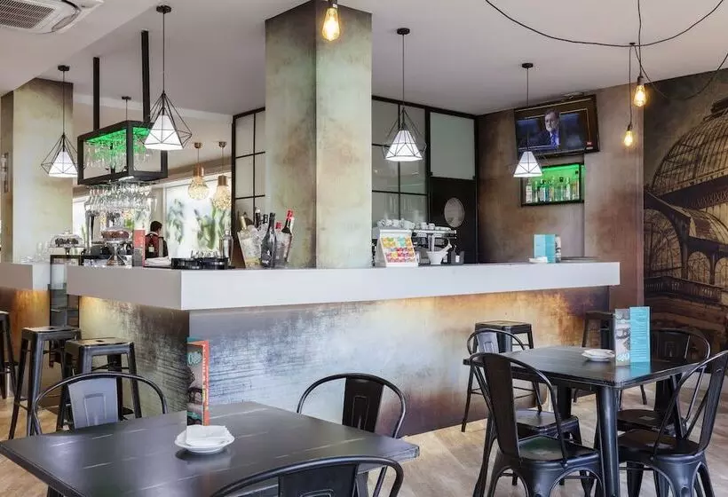 Fotos del hotel Puerta De Toledo:  7