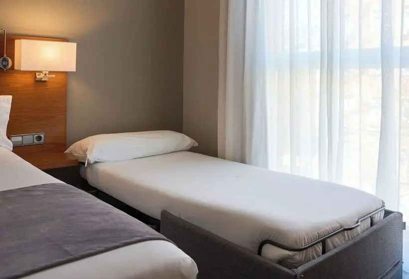 Fotos del hotel Puerta De Toledo:  35