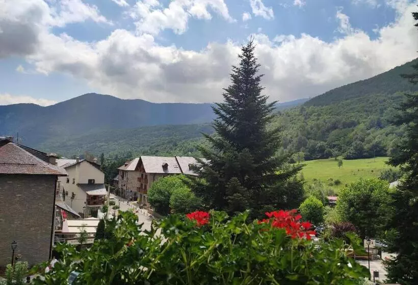 Fotos del hotel Saurat:  6
