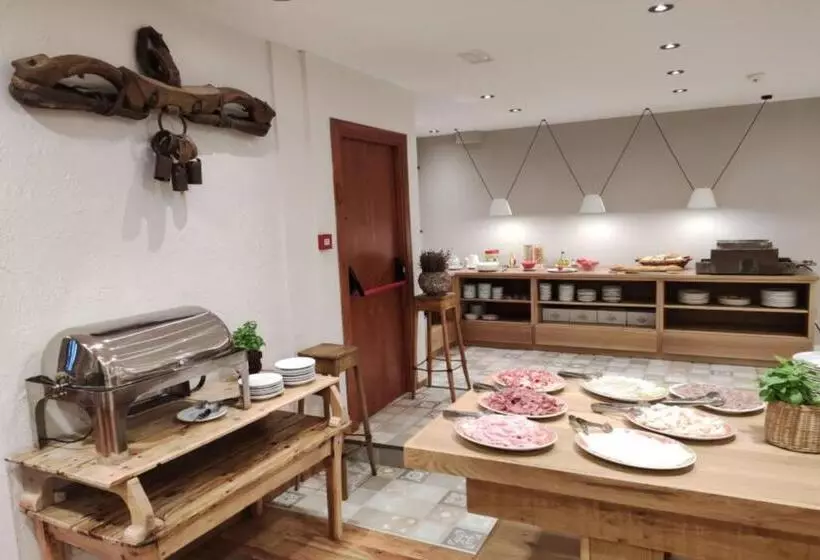 Fotos del hotel Saurat:  3