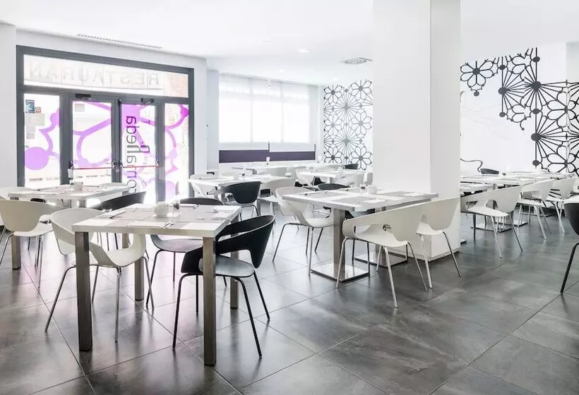 Fotos del hotel Ilunion Romareda:  3