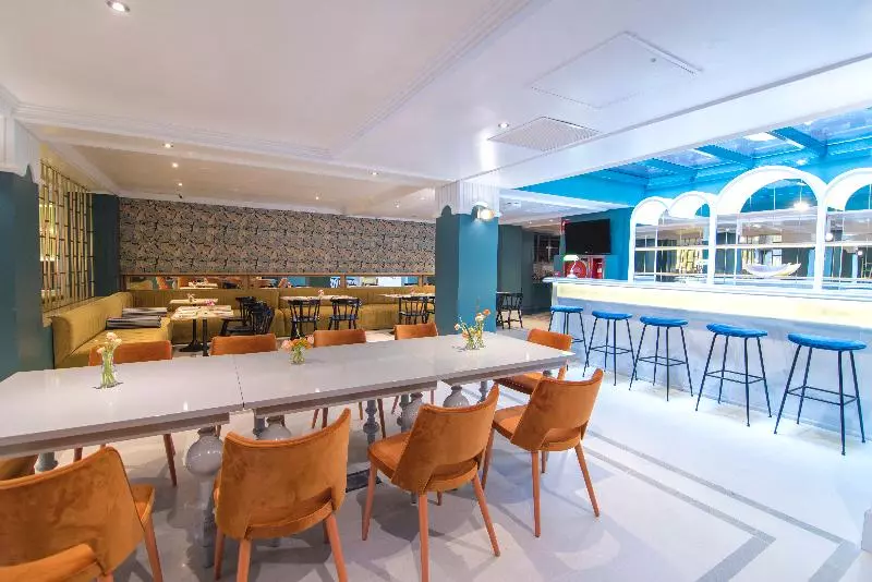 Fotos del hotel Petit Palace Puerta De Triana:  9