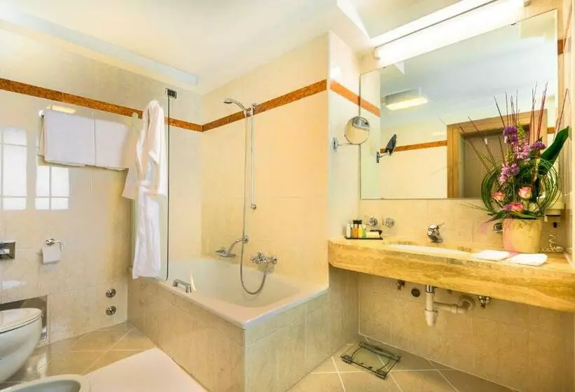 Fotos del hotel Grand  Europa Since 1869:  6