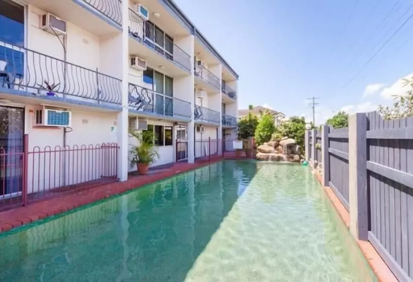 Cairns Holiday Lodge
