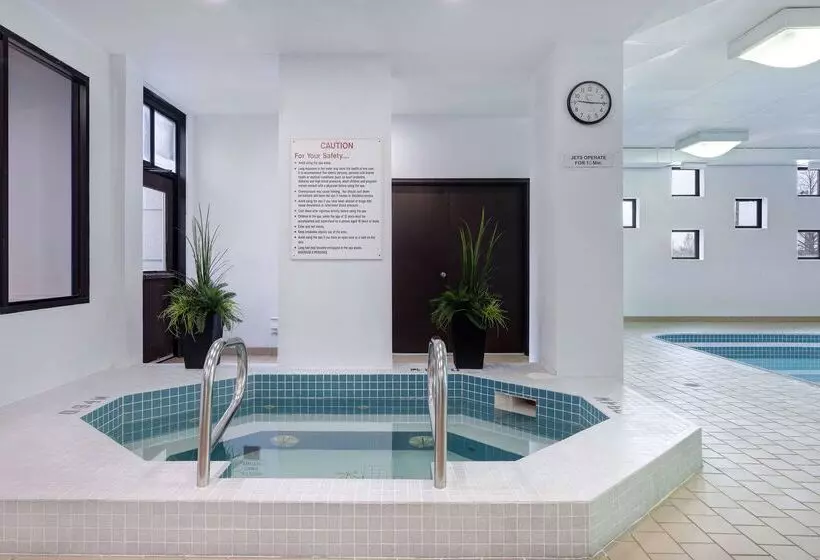 Fotos del hotel Days Inn By Wyndham Niagara Falls Near The Falls:  9