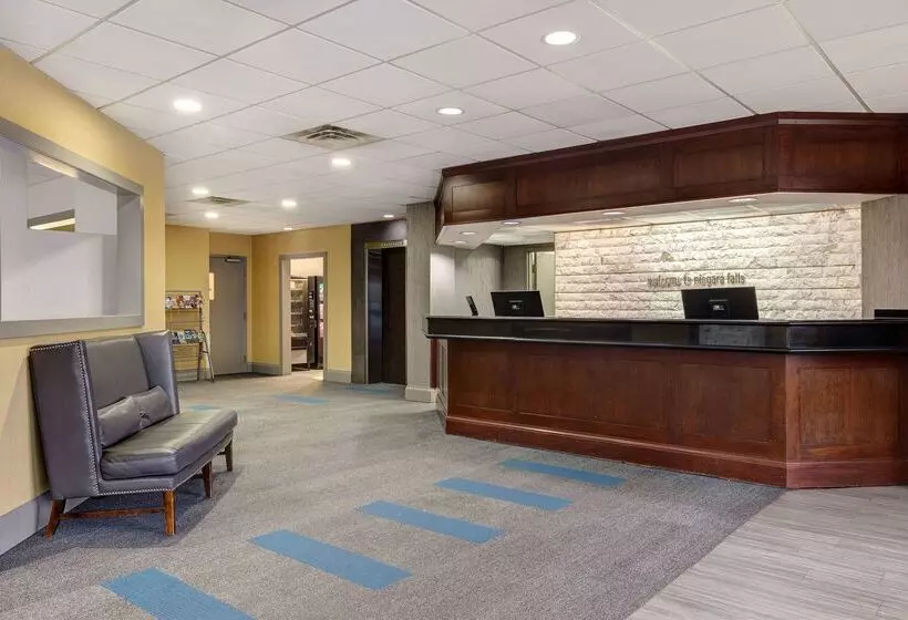 Fotos del hotel Days Inn By Wyndham Niagara Falls Near The Falls:  8