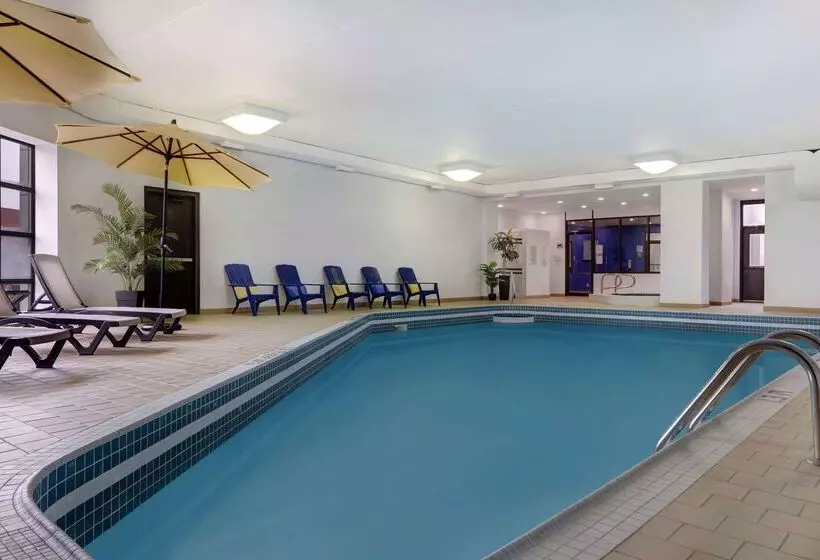 Fotos del hotel Days Inn By Wyndham Niagara Falls Near The Falls:  2