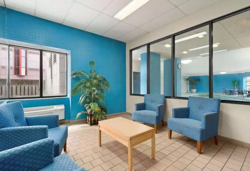 Fotos del hotel Days Inn By Wyndham Niagara Falls Near The Falls:  3