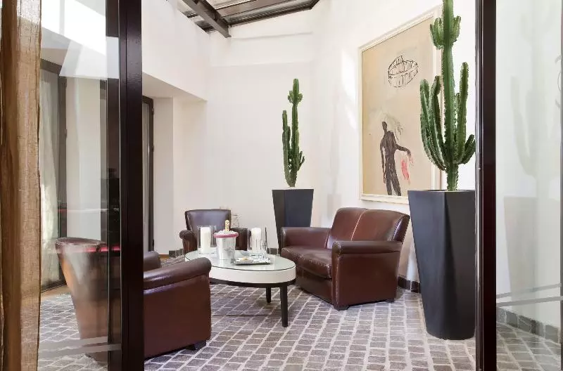 Fotos del hotel Hôtel Le Colisée:  10