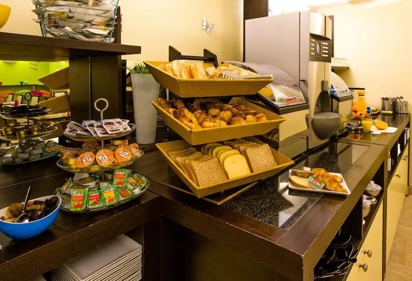 Fotos del hotel Ibis Styles Nantes Centre Place Royale:  11