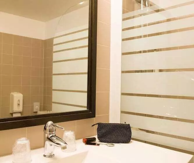 Fotos del hotel Ibis Styles Nantes Centre Place Royale:  17