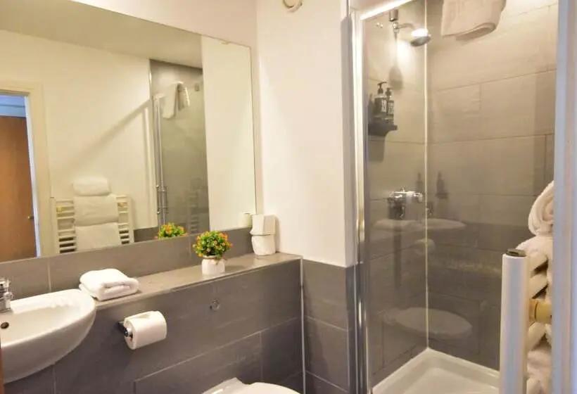 Fotos del hotel The Royal Hotel Cardiff:  30