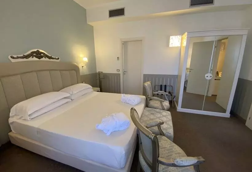 Fotos del hotel Ih Hotels Bari Oriente:  2