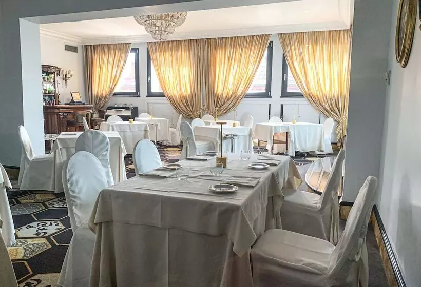 Fotos del hotel Savoy:  3