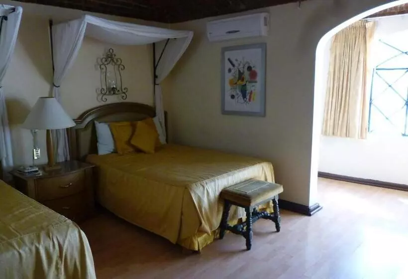 Castillo De Santa Cecilia