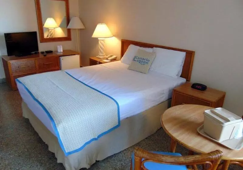 El Canario By The Lagoon