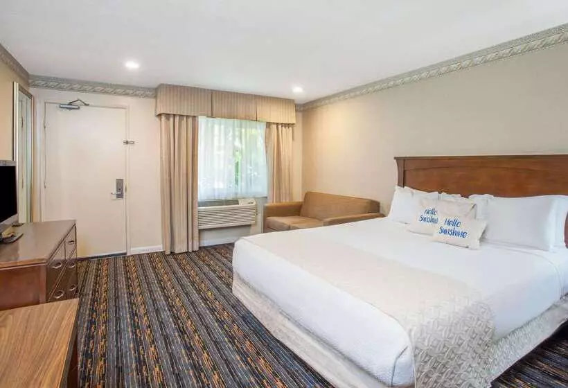 Fotos del hotel Days Inn By Wyndham San Diego  Circle:  15