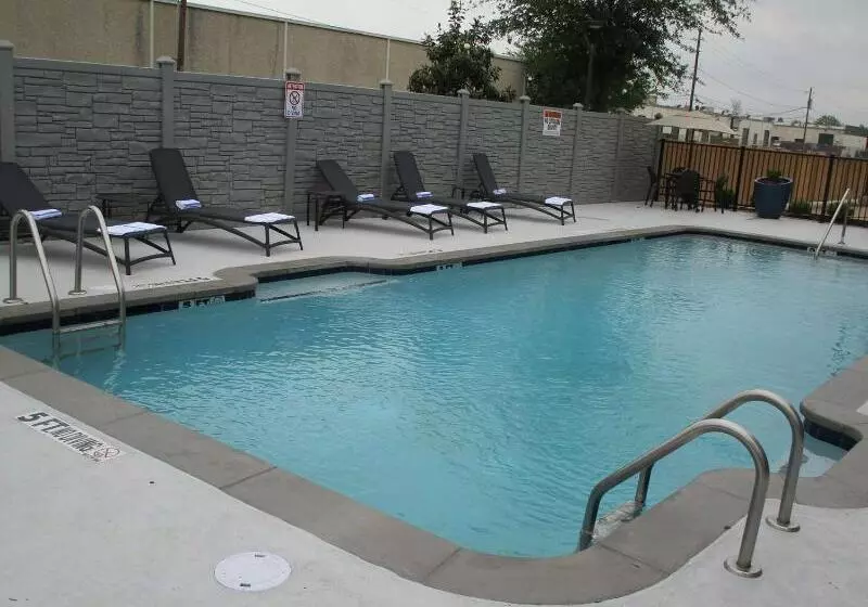 Best Western Plus Dallas Love Field North