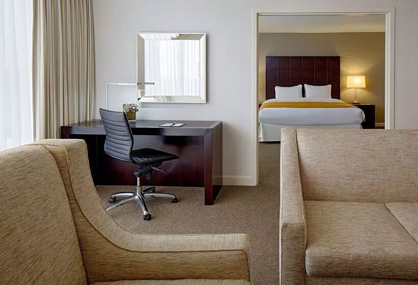 Doubletree By Hilton Hotel Houston  Greenway Plaza