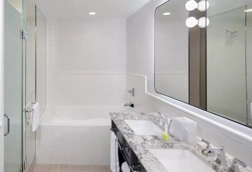 Fotos del hotel The Madison, A Hilton:  55