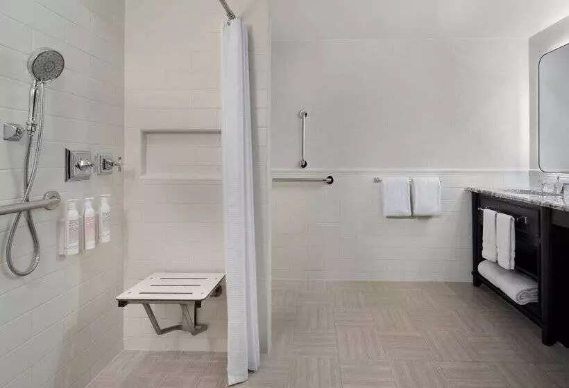 Fotos del hotel The Madison, A Hilton:  45