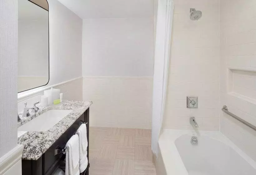 Fotos del hotel The Madison, A Hilton:  49