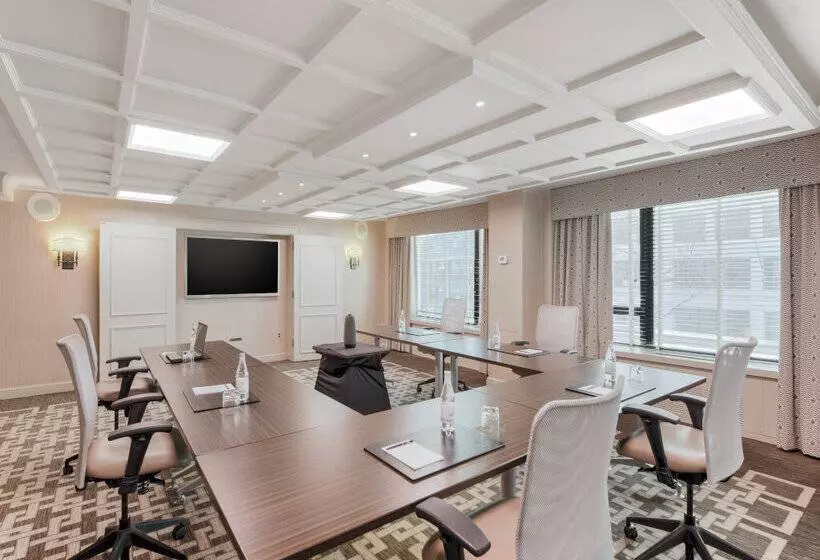 Fotos del hotel The Madison, A Hilton:  35