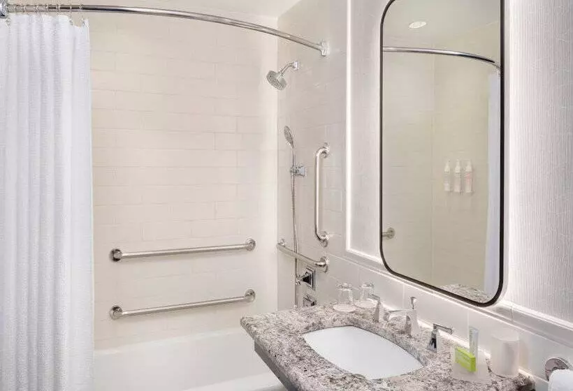 Fotos del hotel The Madison, A Hilton:  54