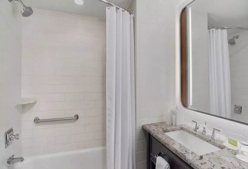 Fotos del hotel The Madison, A Hilton:  46