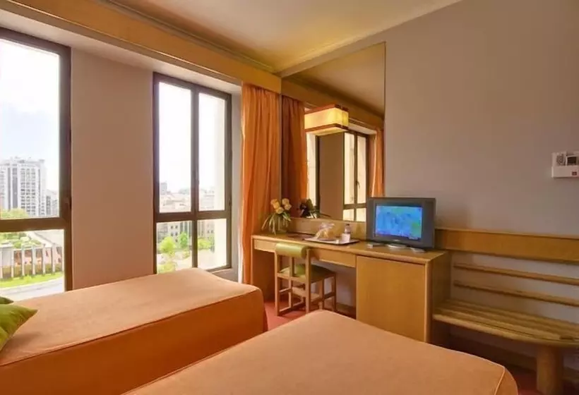 Fotos del hotel Alif Campo Pequeno:  8