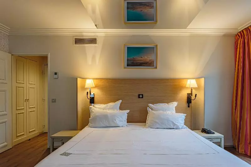 Fotos del hotel Grand Tonic  & Spa Biarritz:  2