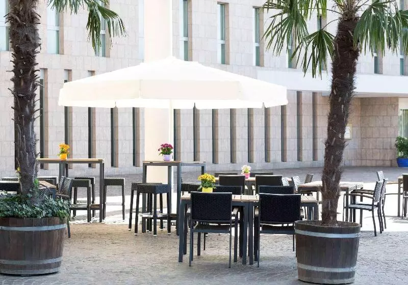 Fotos del hotel Novotel Freiburg Am Konzerthaus:  9