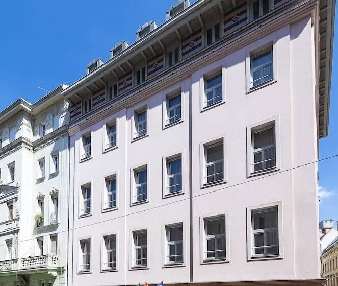 The Three Corners Hotel Art Superior