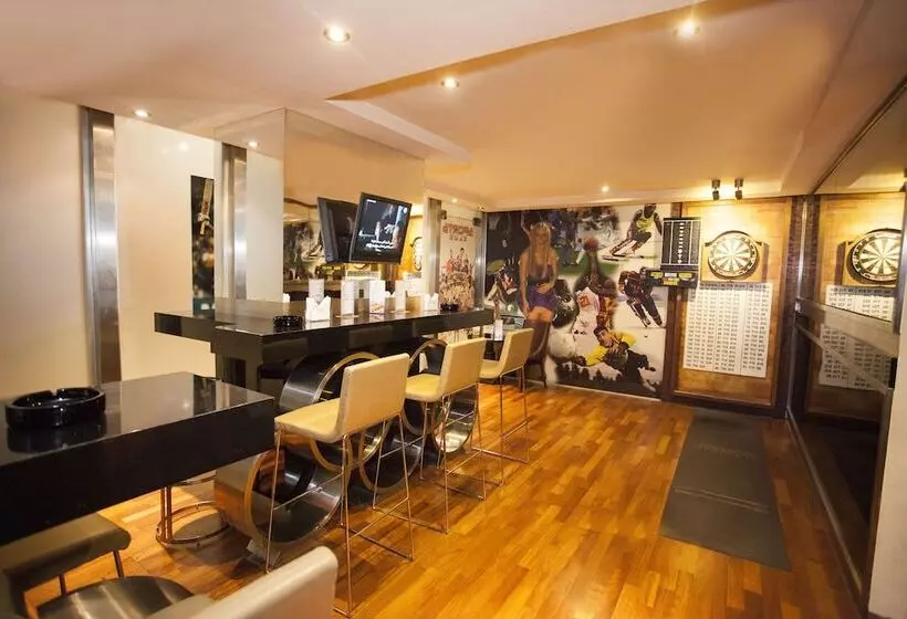 Fotos del hotel Capitol Hotel:  2