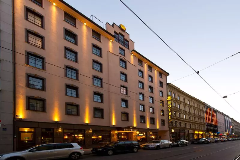 King’s Hotel First Class