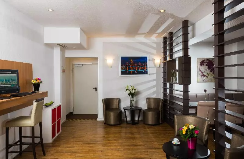 Fotos del hotel Leonardo Hotel Frankfurt City Center:  2