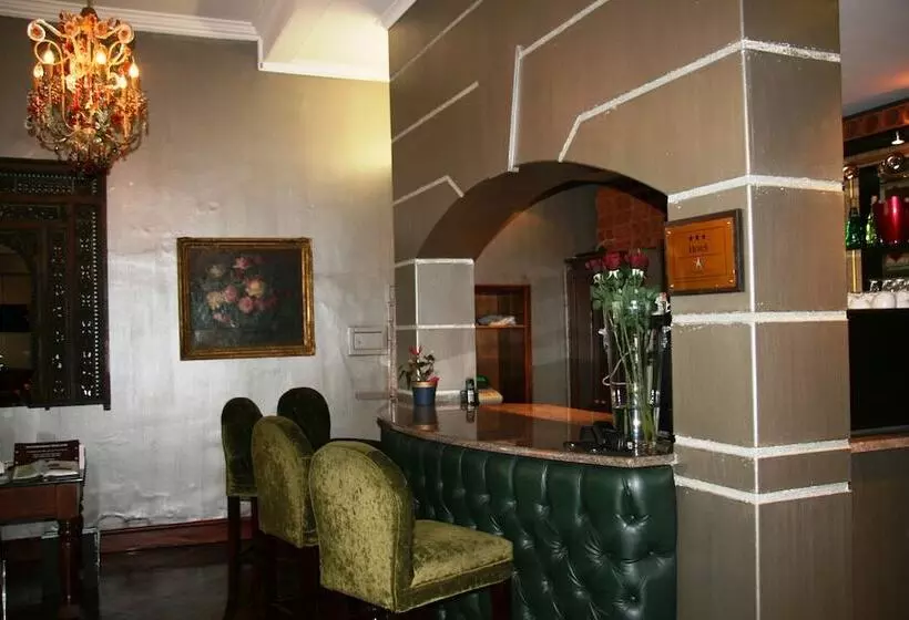 Fotos del hotel Tudor Hotel:  9