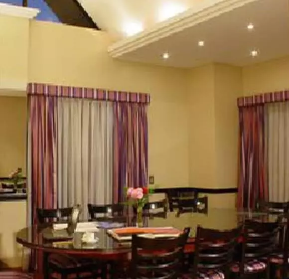 Fotos del hotel Reina Victoria Suites & Towers:  4