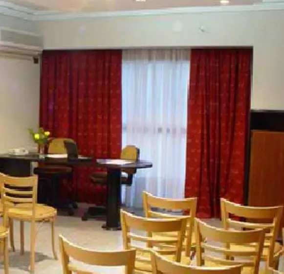 Fotos del hotel Reina Victoria Suites & Towers:  5