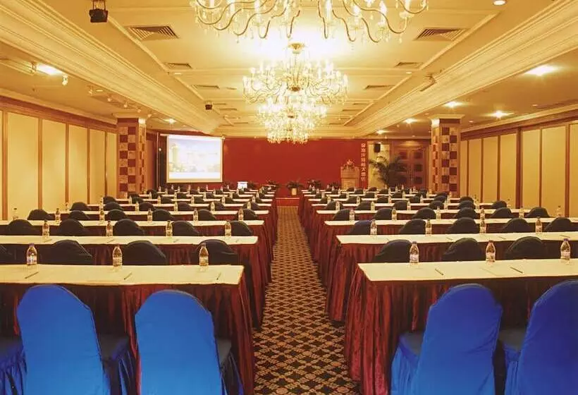 Fotos del hotel Golden Coast Lawton:  9