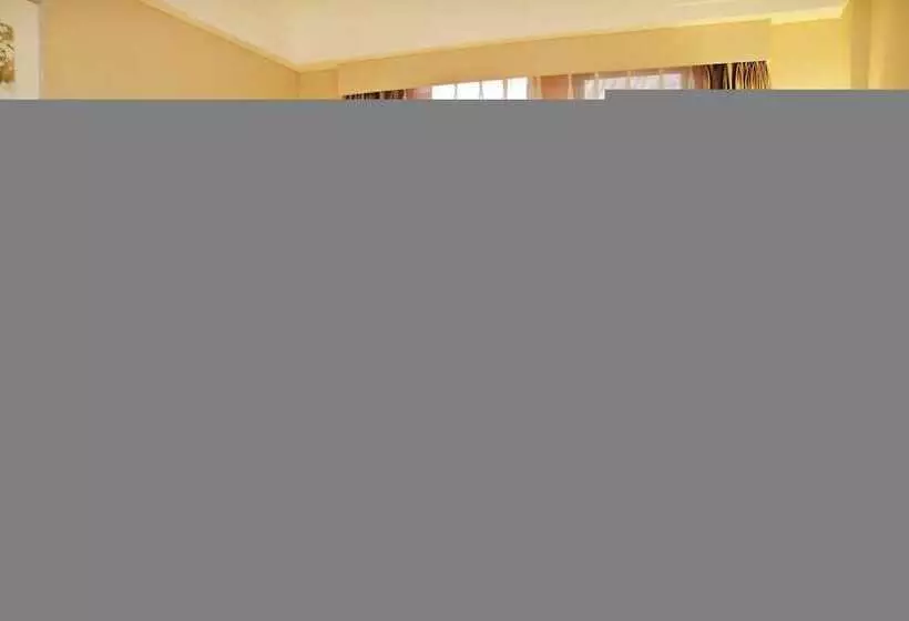 Fotos del hotel Golden Coast Lawton:  5