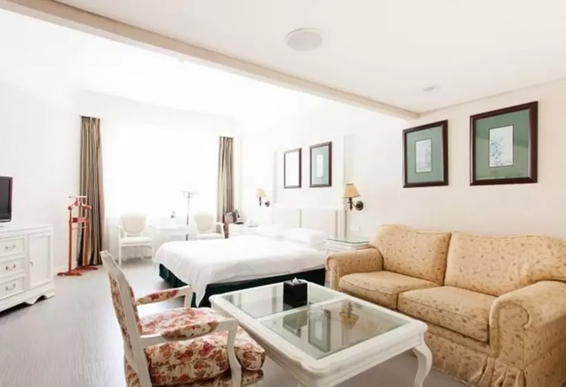 Fotos del hotel Golden Coast Lawton:  10